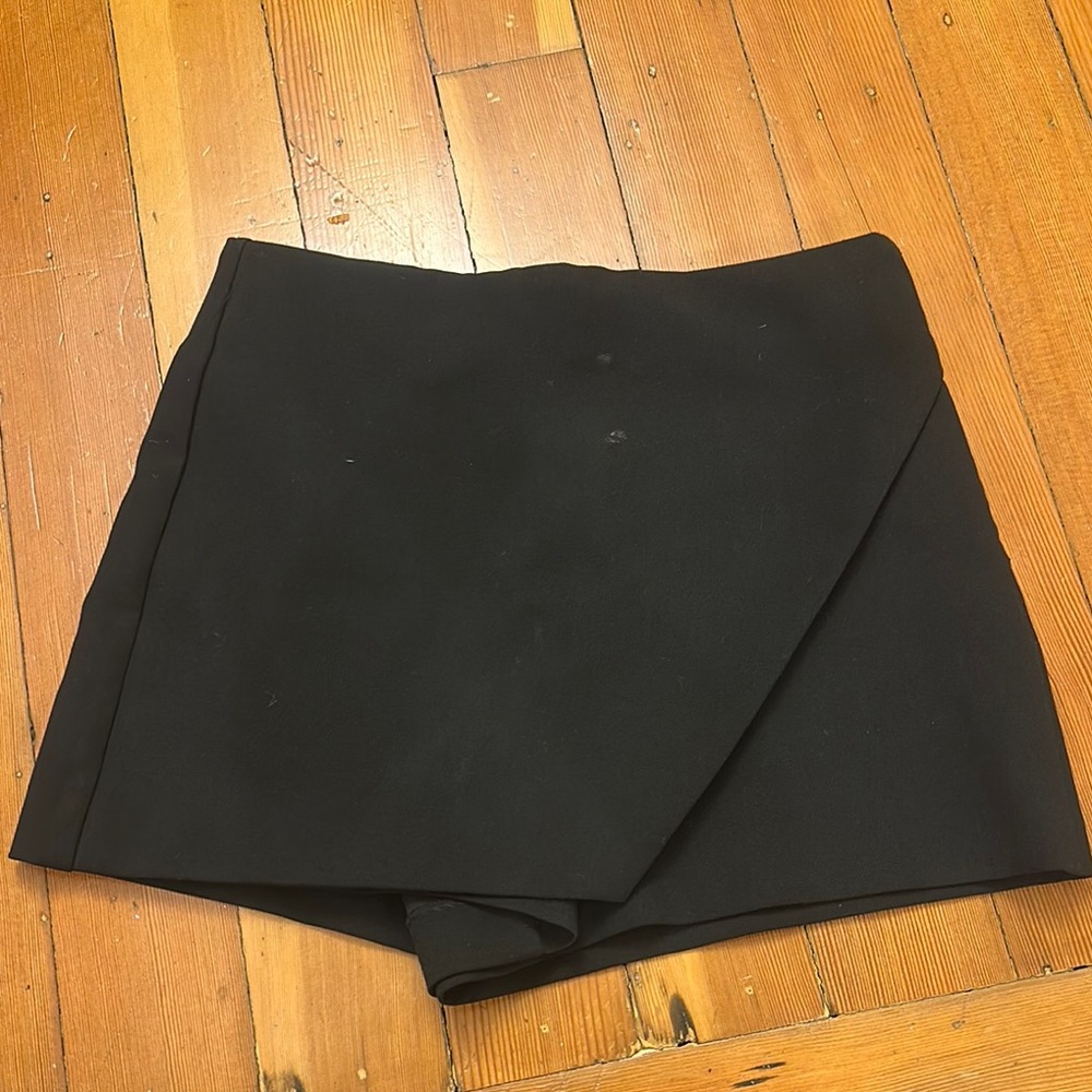 Black Skort